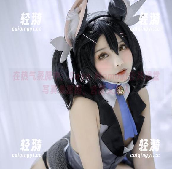 Sayo Momo 在热气蒸腾中:Sayo Momo的公共澡堂写真集原图,含蓄又撩人